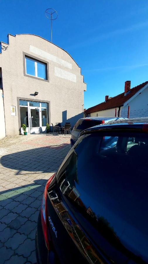 Apartman Mladenovic Lägenhet Zaječar Exteriör bild