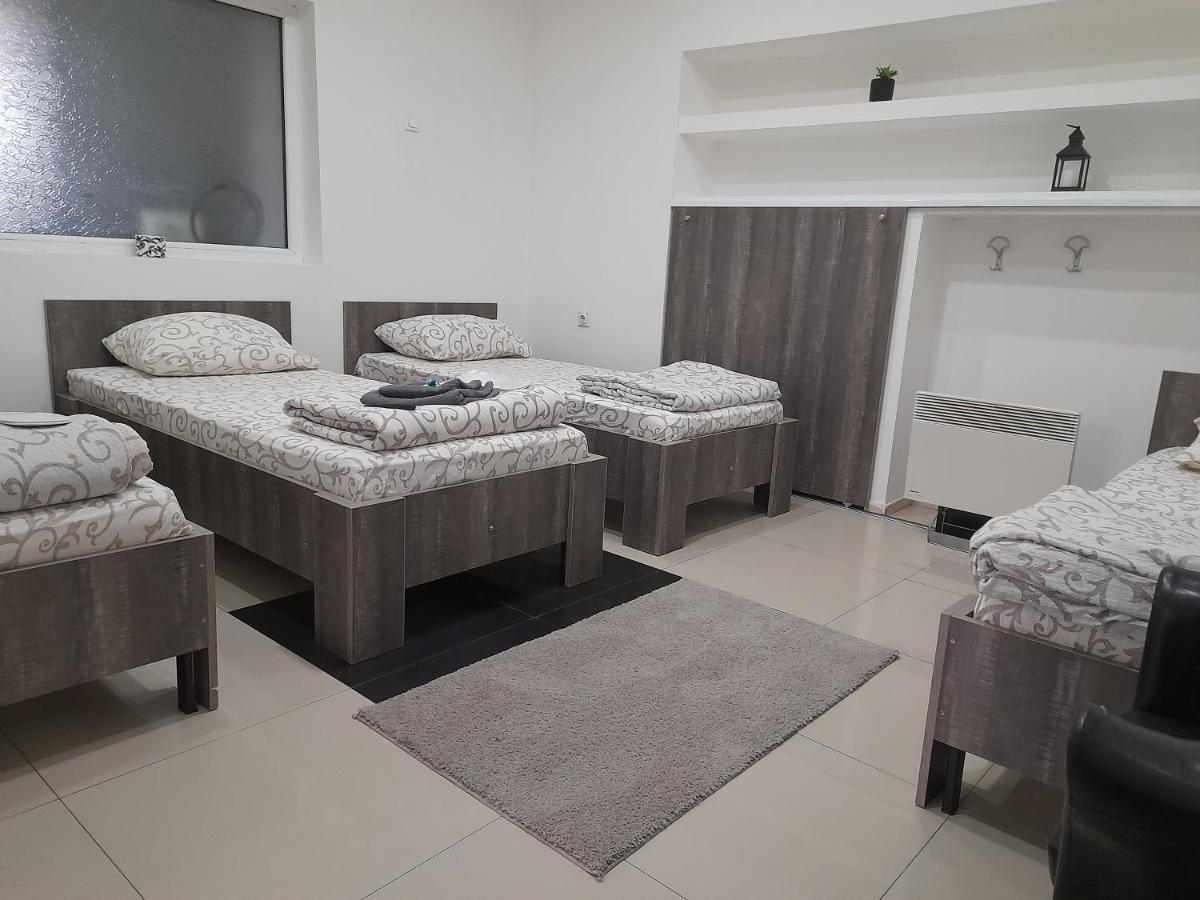 Apartman Mladenovic Lägenhet Zaječar Exteriör bild